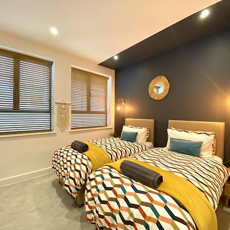 Stunning 2 Bed Apartment Sea Views And Parking ワージング エクステリア 写真