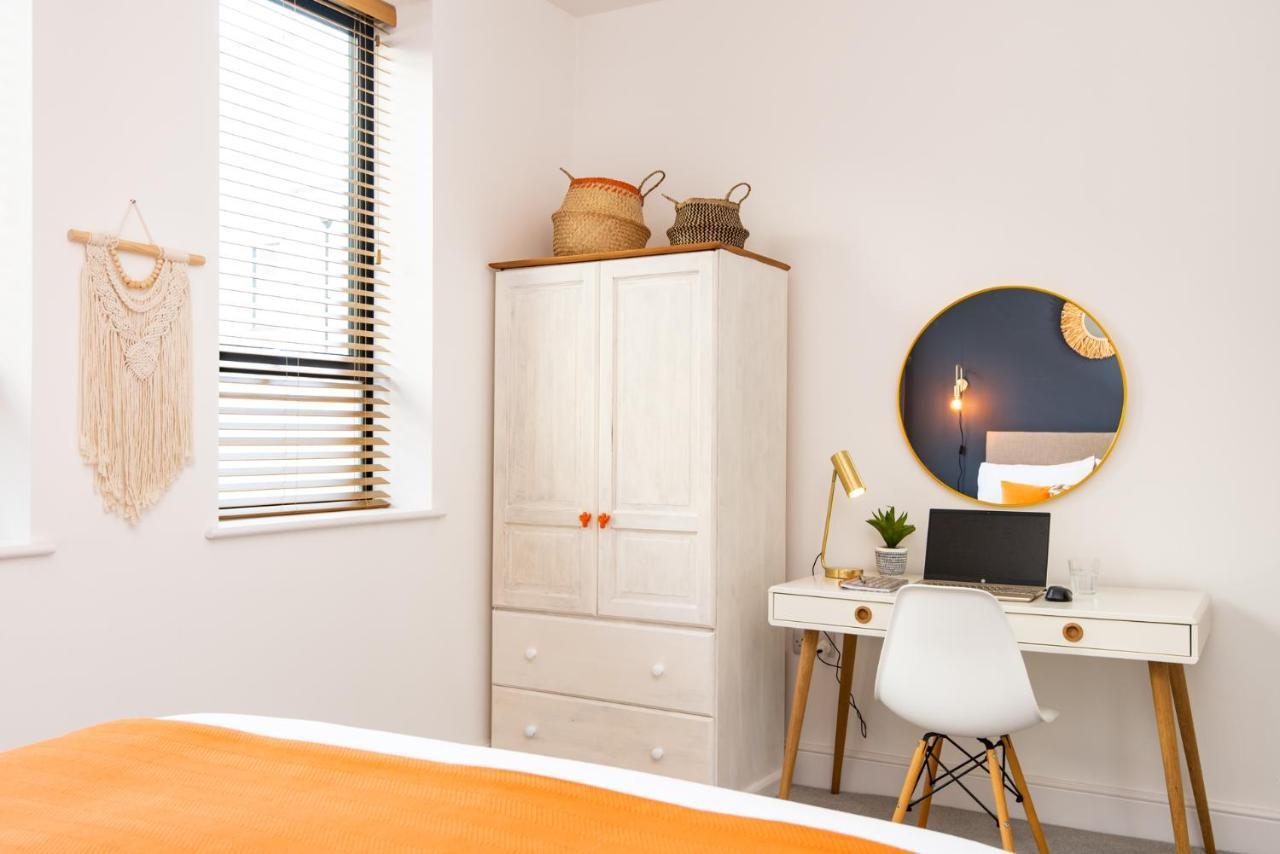 Stunning 2 Bed Apartment Sea Views And Parking ワージング エクステリア 写真
