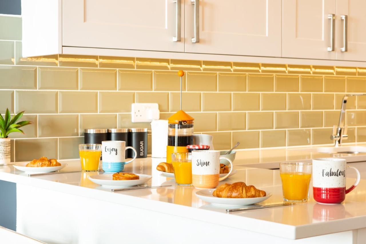 Stunning 2 Bed Apartment Sea Views And Parking ワージング エクステリア 写真