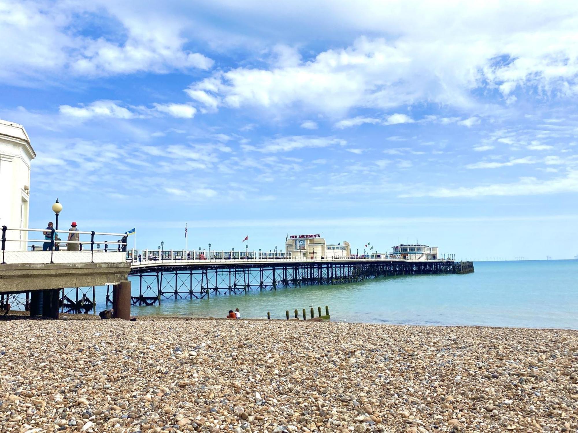 Stunning 2 Bed Apartment Sea Views And Parking ワージング エクステリア 写真