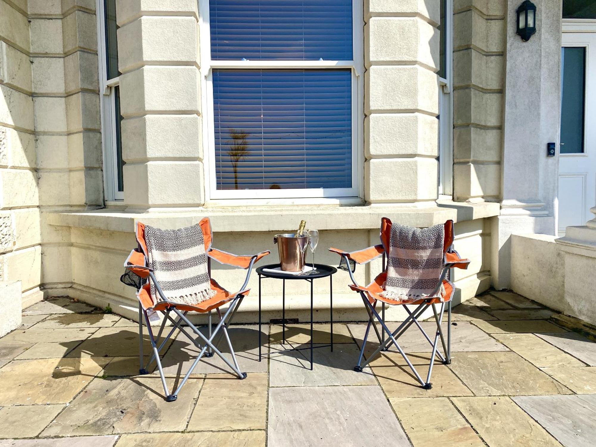 Stunning 2 Bed Apartment Sea Views And Parking ワージング エクステリア 写真